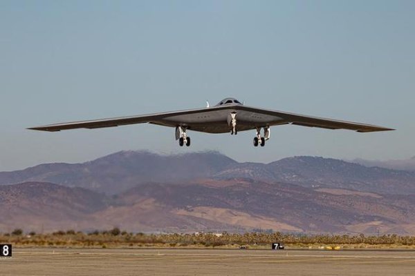 网上实盘合法配资平台公布 诺格交付第二架 B-21“突袭者”隐身轰炸机
